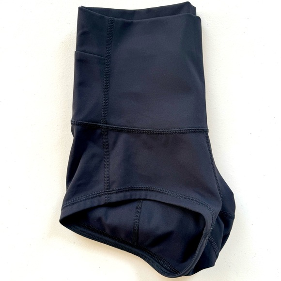 Lululemon In Movement Short Everlux 2” Black Sz 4 - Picture 7 of 7